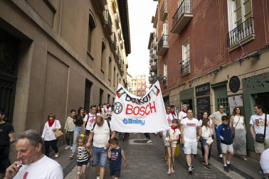 Los trabajadores de BSH se vistieron de pamplonicas durante la original protesta por el cierre de la fábrica /
