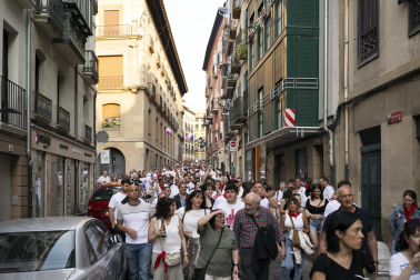 Los trabajadores de BSH se vistieron de pamplonicas durante la original protesta por el cierre de la fábrica /