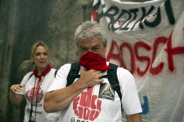 Los trabajadores de BSH se vistieron de pamplonicas durante la original protesta por el cierre de la fábrica /