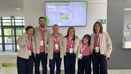 El equipo completo: Esther Iraizoz, Miguel Matellanes, Carlos Santana, Sandra Moreno, Sara Marcotegui y Olaia Martínez de Irujo.