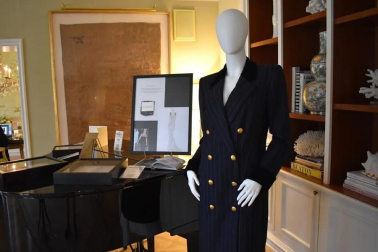 Vestido tipo abrigo de lana azul de Lady Di