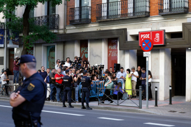 Sede del PSOE en la calle Ferráz este sábado por la mañana