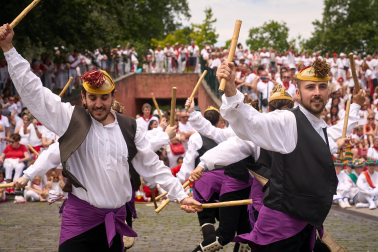 Festival Folclórico en la plaza de los Fueros.