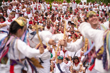 Festival Folclórico en la plaza de los Fueros.