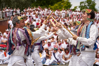 Festival Folclórico en la plaza de los Fueros.