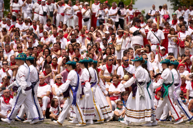 Festival Folclórico en la plaza de los Fueros.