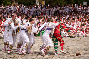 Festival Folclórico en la plaza de los Fueros.