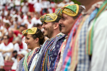 Festival Folclórico en la plaza de los Fueros.