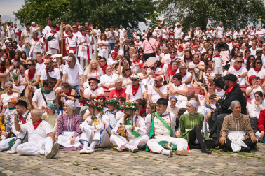 Festival Folclórico en la plaza de los Fueros.