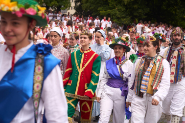 Festival Folclórico en la plaza de los Fueros.