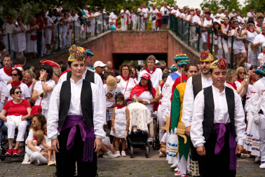 Festival Folclórico en la plaza de los Fueros.