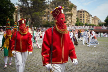 Festival Folclórico en la plaza de los Fueros.