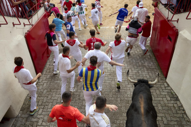 Primer encierro de San Fermín 2025.
