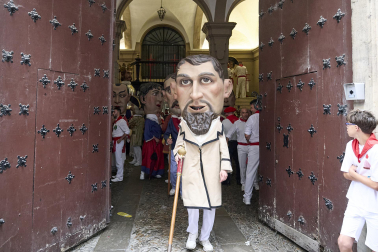 Fotos de la salida de la Comparsa de Gigantes y Cabezudos este 7 de julio
