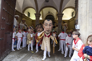 Fotos de la salida de la Comparsa de Gigantes y Cabezudos este 7 de julio