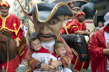 Fotos de la salida de la Comparsa de Gigantes y Cabezudos este 7 de julio