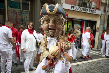 Fotos de la salida de la Comparsa de Gigantes y Cabezudos este 7 de julio