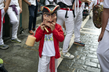 Fotos de la salida de la Comparsa de Gigantes y Cabezudos este 7 de julio
