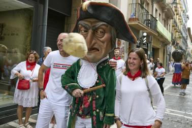Fotos de la salida de la Comparsa de Gigantes y Cabezudos este 7 de julio