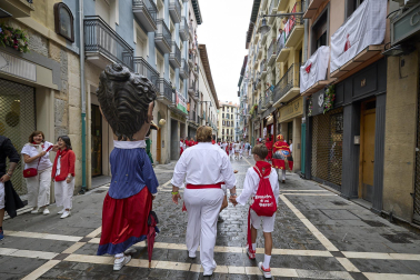 Fotos de la salida de la Comparsa de Gigantes y Cabezudos este 7 de julio