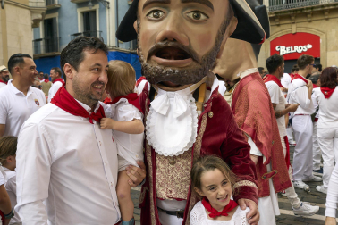 Fotos de la salida de la Comparsa de Gigantes y Cabezudos este 7 de julio