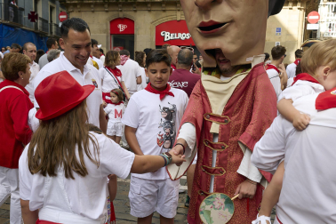Fotos de la salida de la Comparsa de Gigantes y Cabezudos este 7 de julio