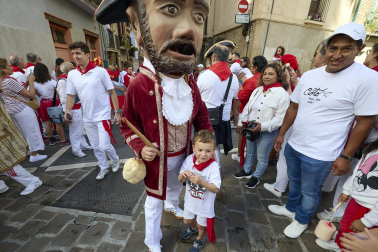 Fotos de la salida de la Comparsa de Gigantes y Cabezudos este 7 de julio