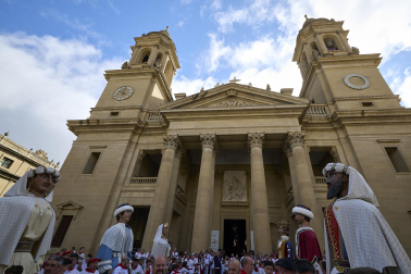 Fotos de la salida de la Comparsa de Gigantes y Cabezudos este 7 de julio