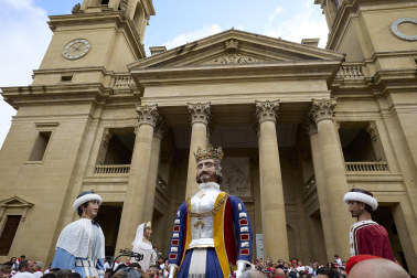 Fotos de la salida de la Comparsa de Gigantes y Cabezudos este 7 de julio