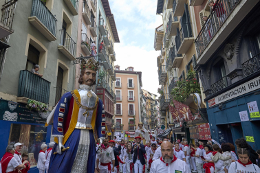 Fotos de la salida de la Comparsa de Gigantes y Cabezudos este 7 de julio
