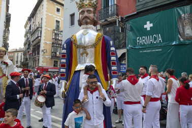 Fotos de la salida de la Comparsa de Gigantes y Cabezudos este 7 de julio