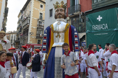 Fotos de la salida de la Comparsa de Gigantes y Cabezudos este 7 de julio