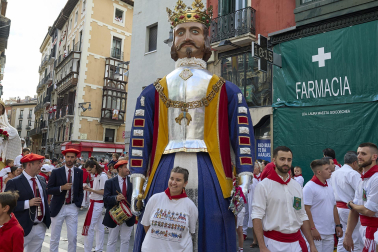 Fotos de la salida de la Comparsa de Gigantes y Cabezudos este 7 de julio