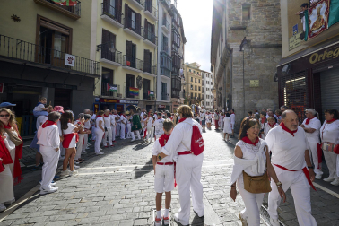 Fotos de la salida de la Comparsa de Gigantes y Cabezudos este 7 de julio