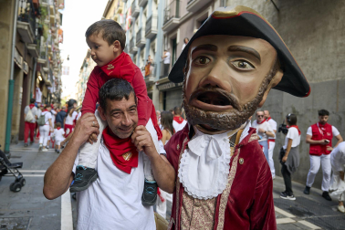 Fotos de la salida de la Comparsa de Gigantes y Cabezudos este 7 de julio