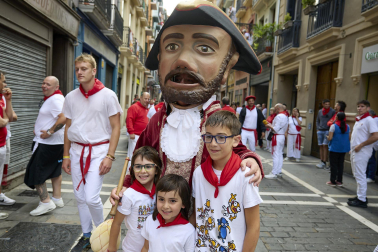 Fotos de la salida de la Comparsa de Gigantes y Cabezudos este 7 de julio