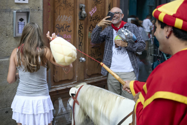 Fotos de la salida de la Comparsa de Gigantes y Cabezudos este 7 de julio