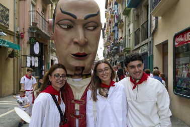 Fotos de la salida de la Comparsa de Gigantes y Cabezudos este 7 de julio