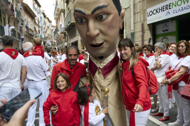 Fotos de la salida de la Comparsa de Gigantes y Cabezudos este 7 de julio