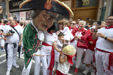 Fotos de la salida de la Comparsa de Gigantes y Cabezudos este 7 de julio