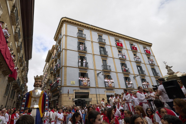 Fotos de la salida de la Comparsa de Gigantes y Cabezudos este 7 de julio