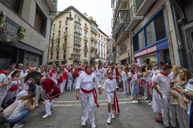 Fotos de la salida de la Comparsa de Gigantes y Cabezudos este 7 de julio