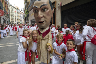 Fotos de la salida de la Comparsa de Gigantes y Cabezudos este 7 de julio