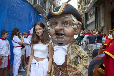 Fotos de la salida de la Comparsa de Gigantes y Cabezudos este 7 de julio