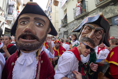 Fotos de la salida de la Comparsa de Gigantes y Cabezudos este 7 de julio