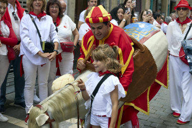 Fotos de la salida de la Comparsa de Gigantes y Cabezudos este 7 de julio