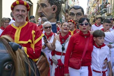 Fotos de la salida de la Comparsa de Gigantes y Cabezudos este 7 de julio