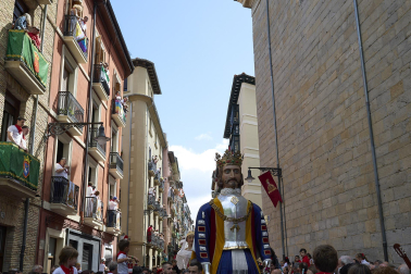 Fotos de la salida de la Comparsa de Gigantes y Cabezudos este 7 de julio