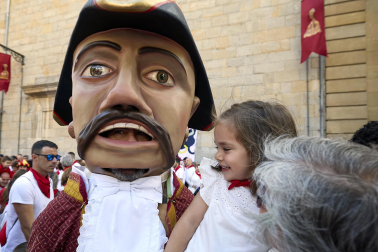 Fotos de la salida de la Comparsa de Gigantes y Cabezudos este 7 de julio