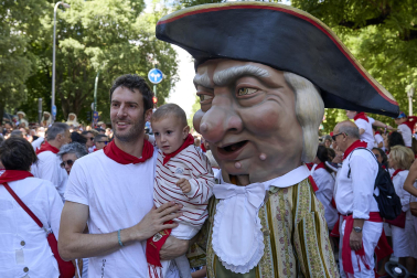 Fotos de la salida de la Comparsa de Gigantes y Cabezudos este 7 de julio